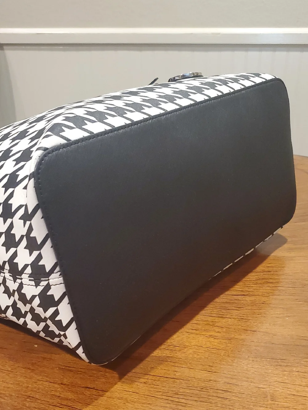 Michael Kors Large Jet Set Travel Tote Houndstooth